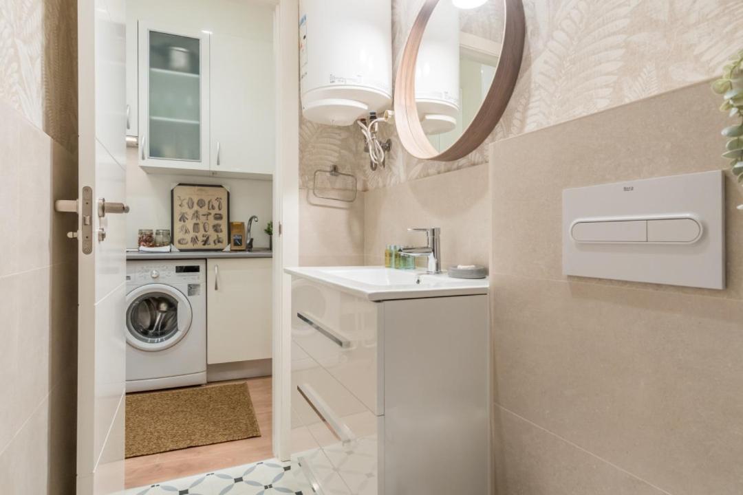 Cozy 1Bd 1Bth - Anton Martin Apartment Мадрид Екстериор снимка