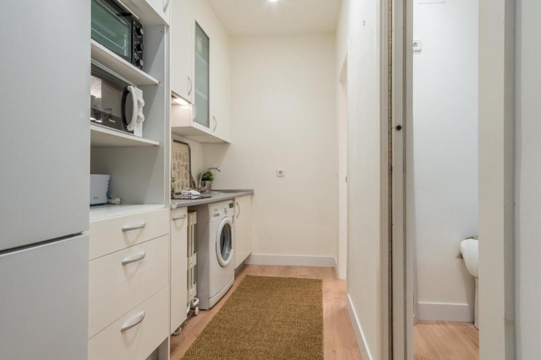 Cozy 1Bd 1Bth - Anton Martin Apartment Мадрид Екстериор снимка